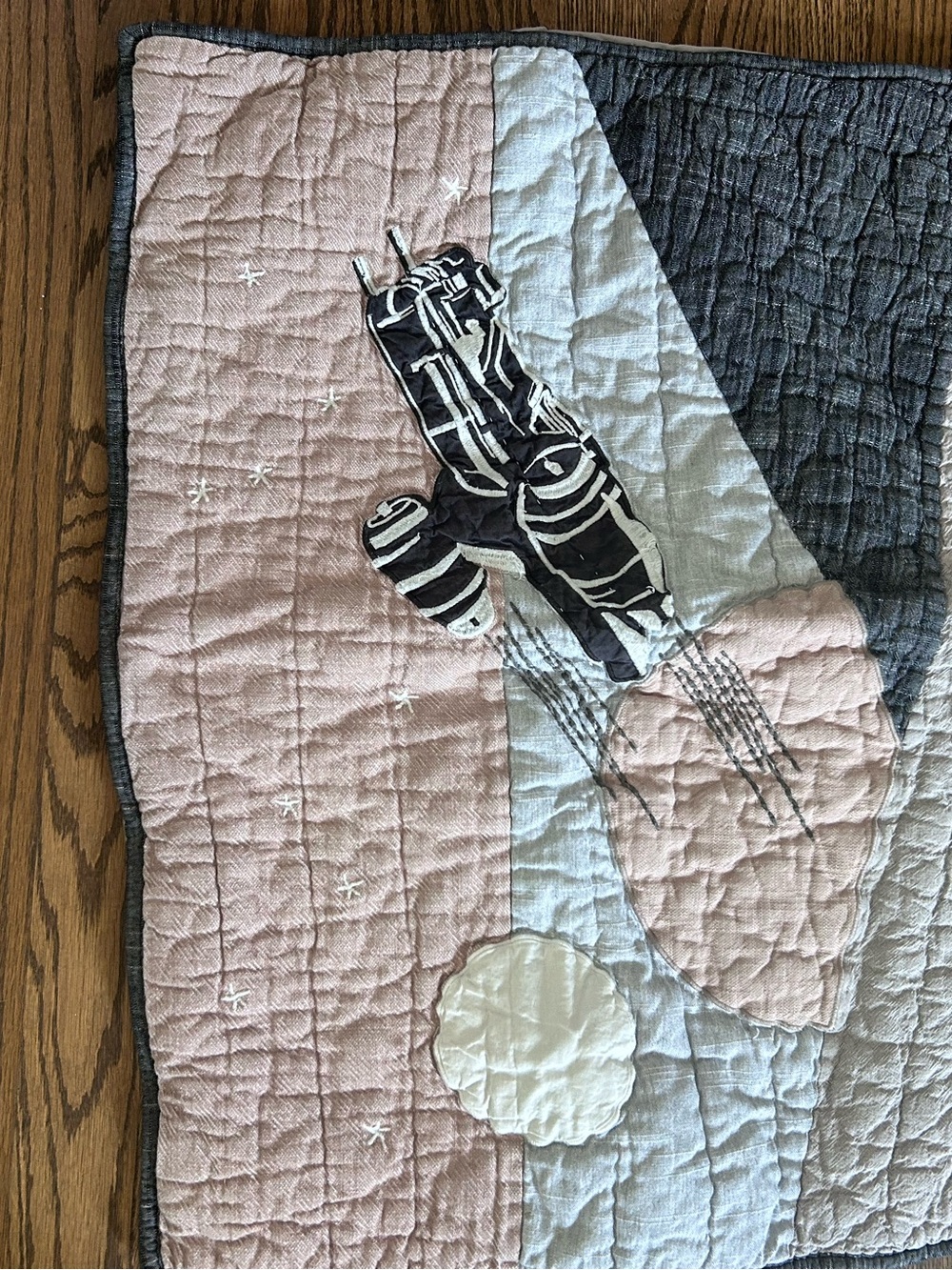 Pottery Barn Kids Star Wars Grogu Quilted Bedding in Green, Tan, Gray - Picture 3 of 8